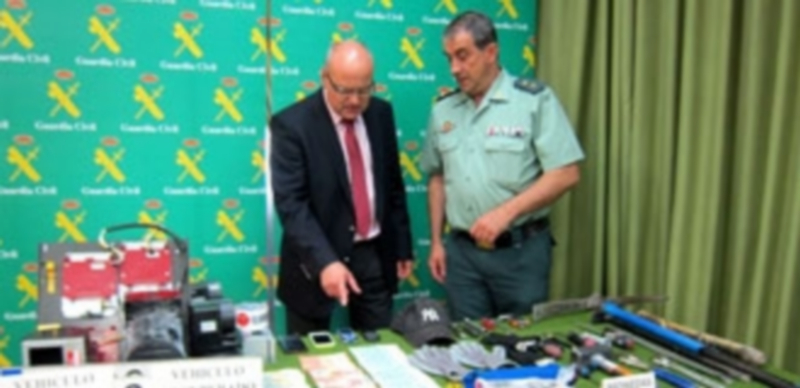 La Guardia Civil detiene una red especializada en robos con fuerza 1 Parte del material requisado por los agentes