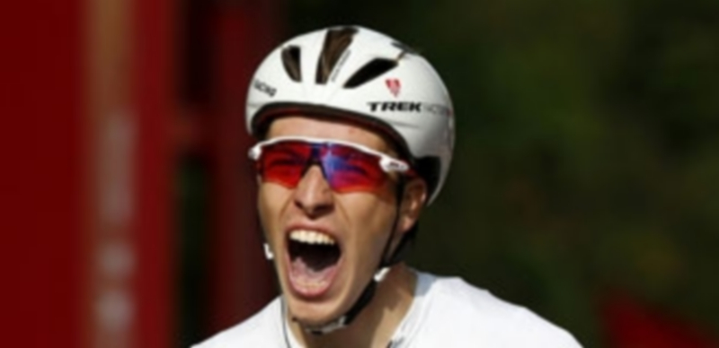 Danny Van Poppel se impuso al sprint tras superar sus contratiempos. / EFE