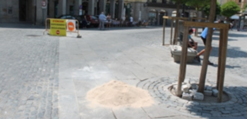 El pavimento de la Plaza Mayor presentaba ayer este aspecto