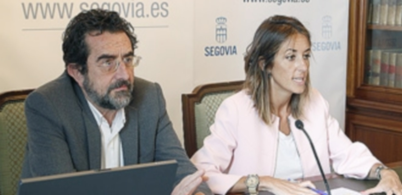 Miranda y la portavoz del PP Raquel Fernández. / NEREA LLORENTE