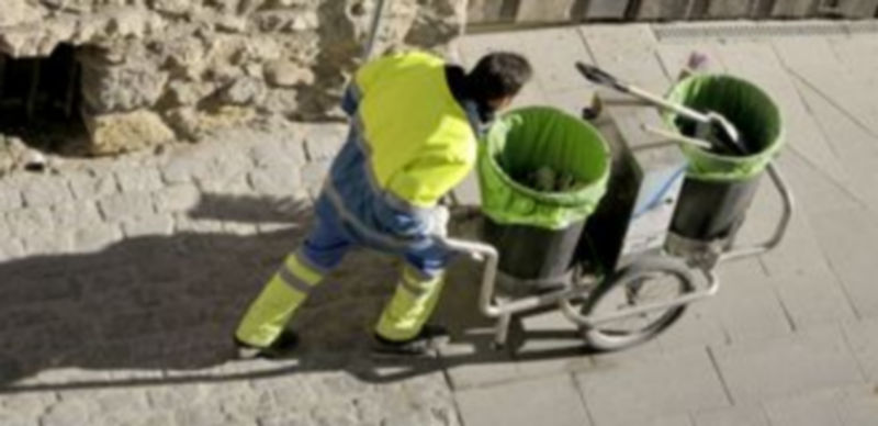 Imagen de archivo de un trabajador del servicio de recogida de basura