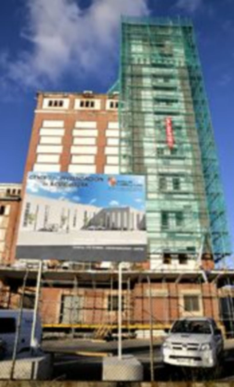 Aspecto expeterior que presentaba ayer el nuevo Centro de Acuicultura./ A. B.