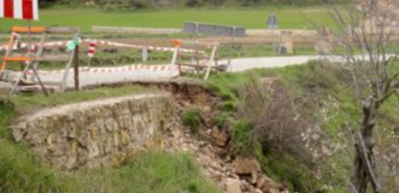 Imagen de uno de los desperfectos que dejaron las intensas lluvias en la localidad de Valleruela de Sepúlveda. / Amparo Barrio