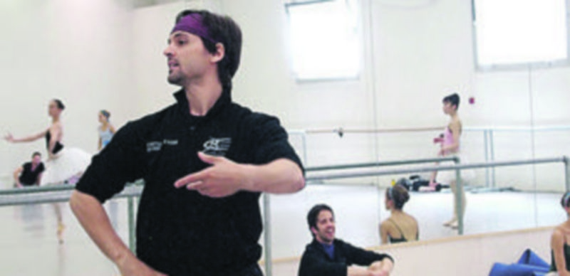 Ensayando en el local de la carretera de La Granja. / A. Martín.