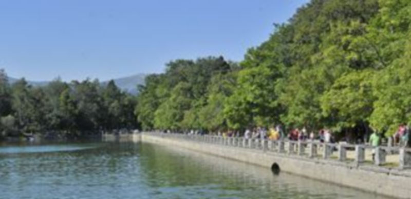 El Real Sitio de San Ildefonso se abastece del agua del estanque del Mar. / Kamarero