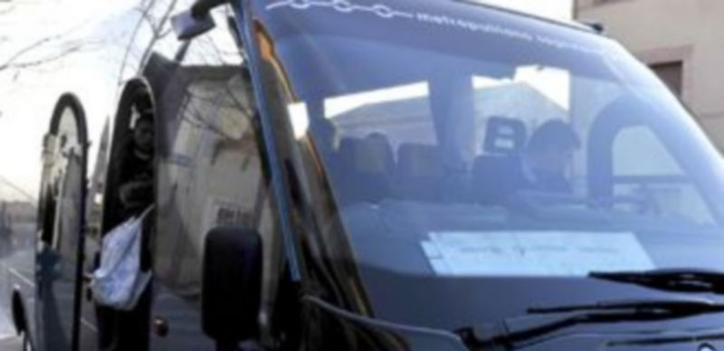 Uno de los autobuses del transporte metropolitano que recorre la ruta de Palazuelos de Eresma. / Kamarero