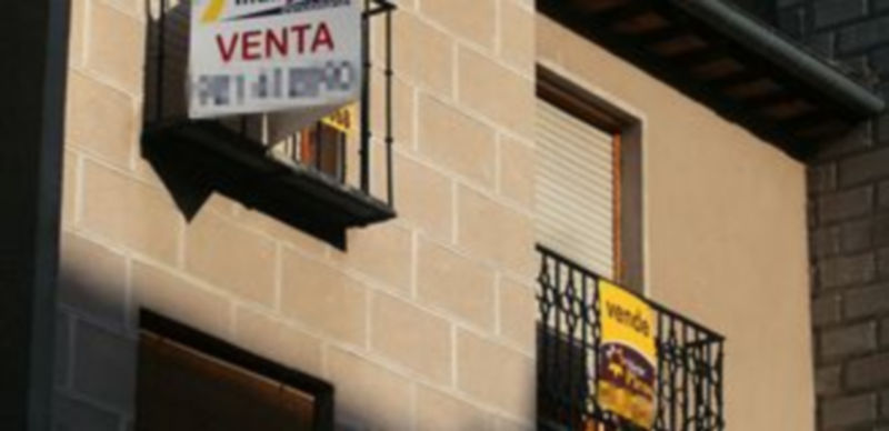 Imagen de una vivienda en venta en el centro de la ciudad de Segovia. / Lara Mazagatos