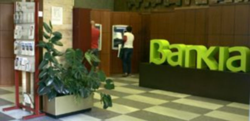 La integración de todas las sucursales aplicará los nuevos sistemas de trabajo del nuevo banco en el que participa Caja Segovia./ Juan Martín