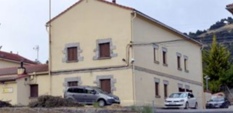 Fachada de la casa-cuartel de la Guardia Civil de San Rafael