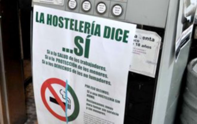 Cartel explicativo del sector de hostelería en un bar segoviano. / Sandra Vázquez