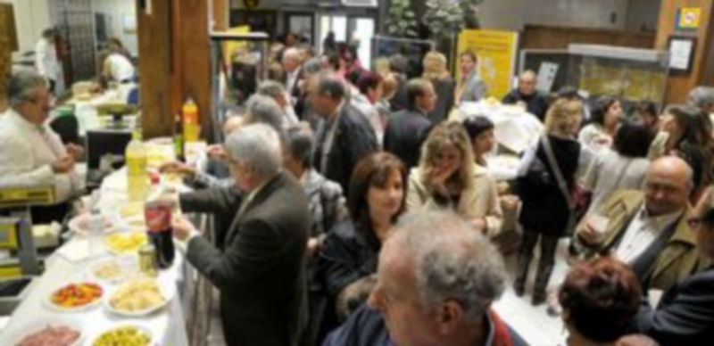 Los trabajadores se reunieron en un vino en la Jefatura.