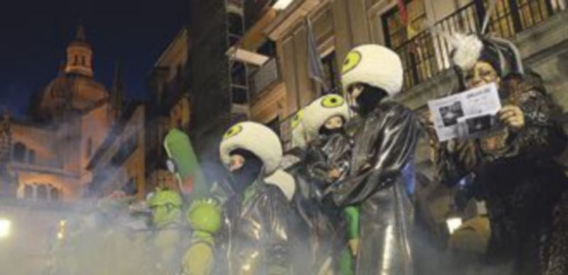 La fase previa del concurso de coplas se desarrolló en la tarde de ayer en la Plaza Mayor. / Alberto Benavente