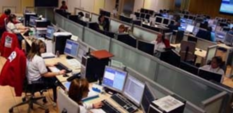 El Sacyl ha atendido 7.009 emergencias sanitarias en el primer semestre del año 1 La central de coordinación del 112 cuenta con operadores encargados de gestionar las llamadas y establecer los protocolos de auxilio./ El Adelantado