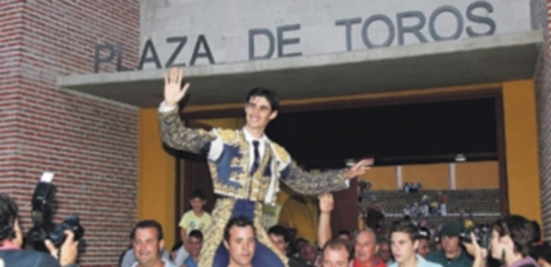 Víctor Barrio salvó el espectáculo con dos faenas de meritorio concepto 1 Víctor Barrio alcanzó un nuevo éxito segoviano