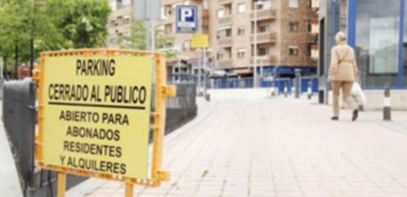 El parking se cerró para rotación en noviembre y en mayo se anunció el cierre definitivo que no se ha llevado a cabo. / J. M.