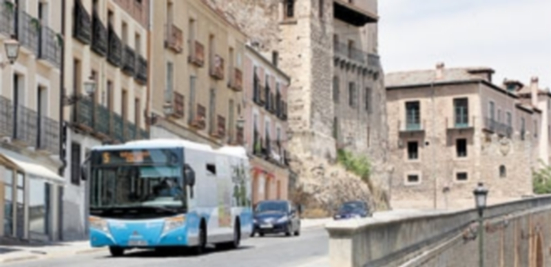 El PP denuncia más retrasos en el nuevo contrato del servicio de autobuses urbanos 1 La cuesta de San Juan es una de las que más hace ‘sufrir’ a los autobuses. / n. ll.