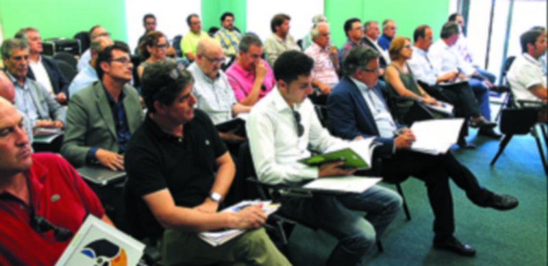 Asistentes a la asamblea de la FES