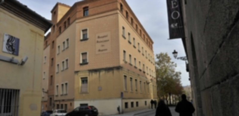 Fachada del edificio del antiguo Policlínico