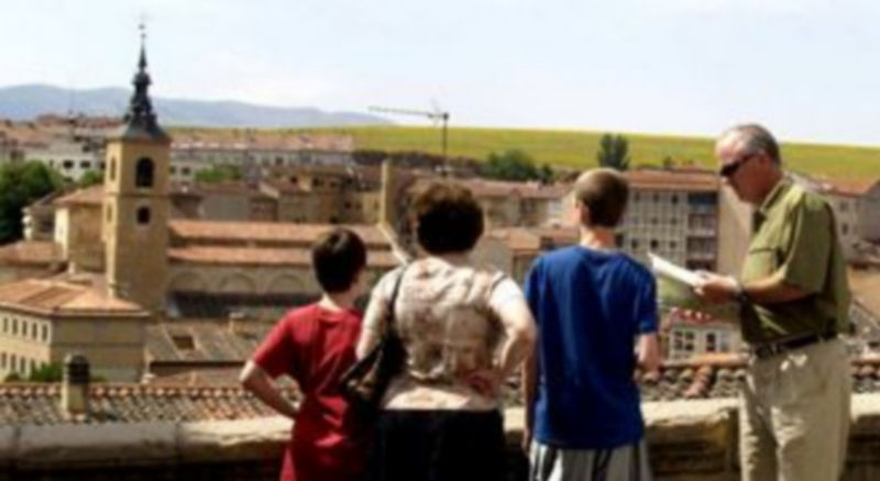 El número medio de noches que los turistas pernoctan en Segovia llega casi a tres. /Alberto Benavente