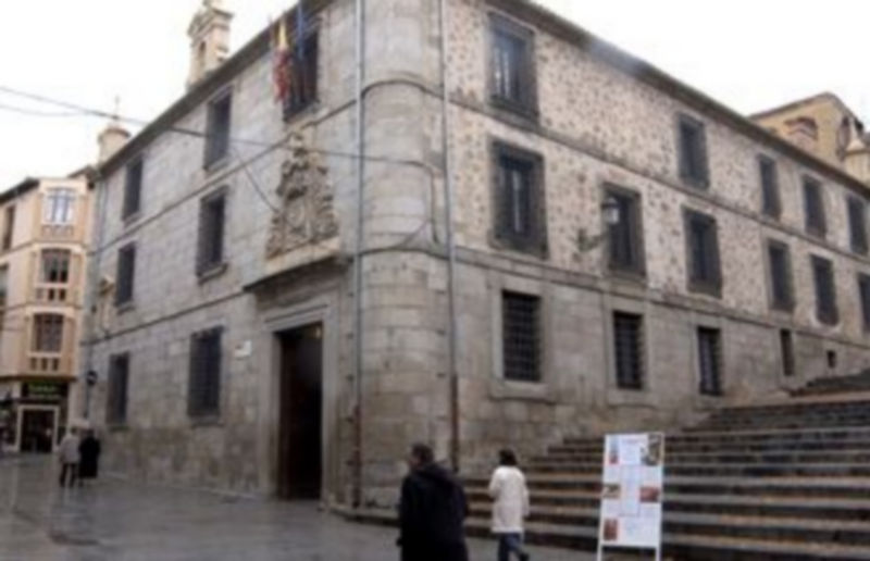 La Biblioteca Pública guarda más de 128.000 libros disponibles para ser solicitos. / El Adelantado