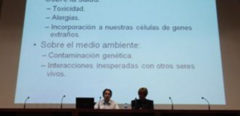El licenciado en Biología Ambiental y la presidenta de la Asociación
