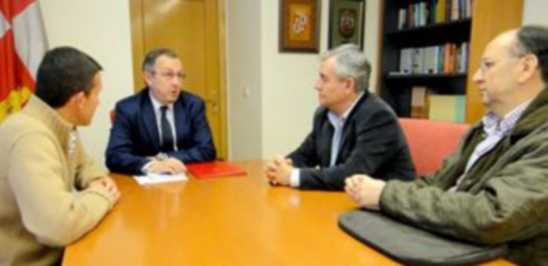 APIC solicita que se agilicen los trámites de concesión de licencias administrativas 1 Imagen de la reunión