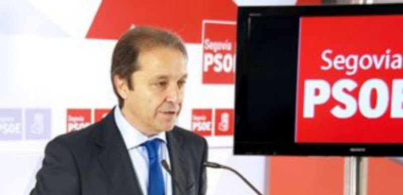 El PSOE pide al grupo popular que trabaje “y no enrede con críticas personales” 1 Juan Luis Gordo reclama a los populares que enreden con críticas sin sentido. / El Adelantado