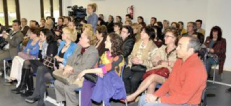 Al acto de inauguración asistió una nutrida representación de los colectivos que usarán las nuevas instalaciones. / ALBERTO BENAVENTE