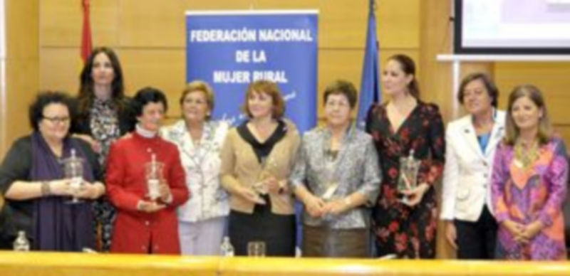 Foto de grupo de las galardonadas con los Premios Nacionales Mujer