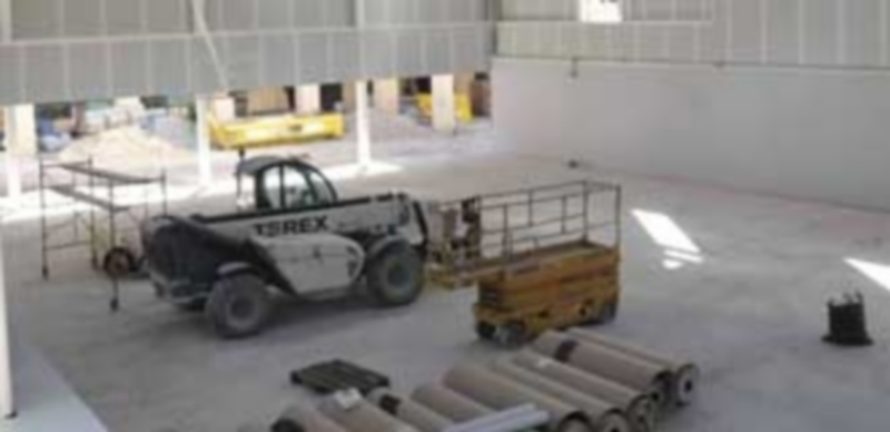 Imagen tomada hace un año de las obras paradas en el pabellón. / Juan Martin