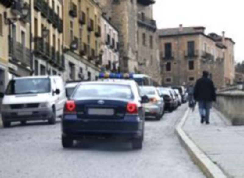 El casco antiguo contabiliza el paso de unos 12.000 vehículos al día. /J.Martín