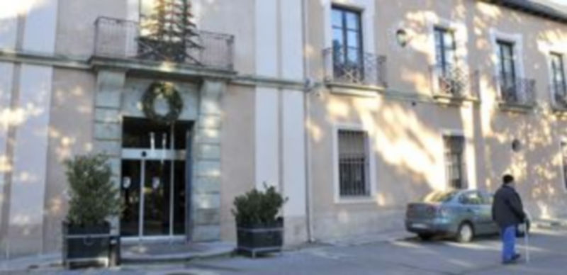 Entrada al Centro de Servicios Sociales y Salud Nuestra Señora de la Fuencisla. / JUAN MARTÍN