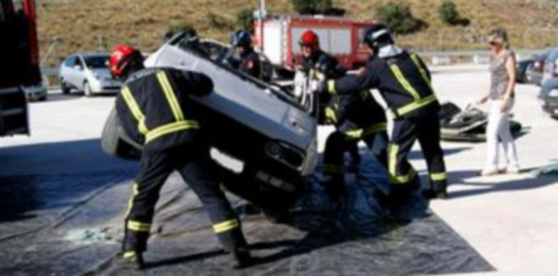 Un momento de la prueba realizada en presencia de la concejala de Protección Civil