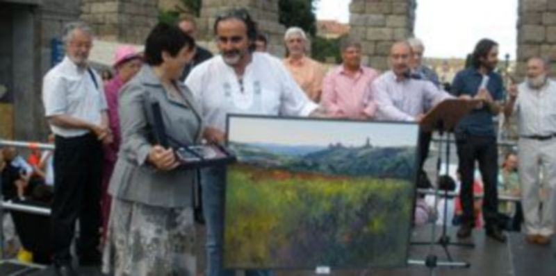 La concejala Clara Luquero entregó la placa al ganador del certamen