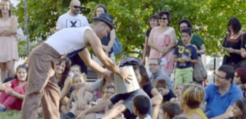 El Festivalito volverá al parque de Nueva Segovia el próximo sábado 29 1 El Festivalito reúne cada año a cerca de 2.000 niños y sus familias en el parque del Reloj de Nueva Segovia. / CRISTINA YUSTA