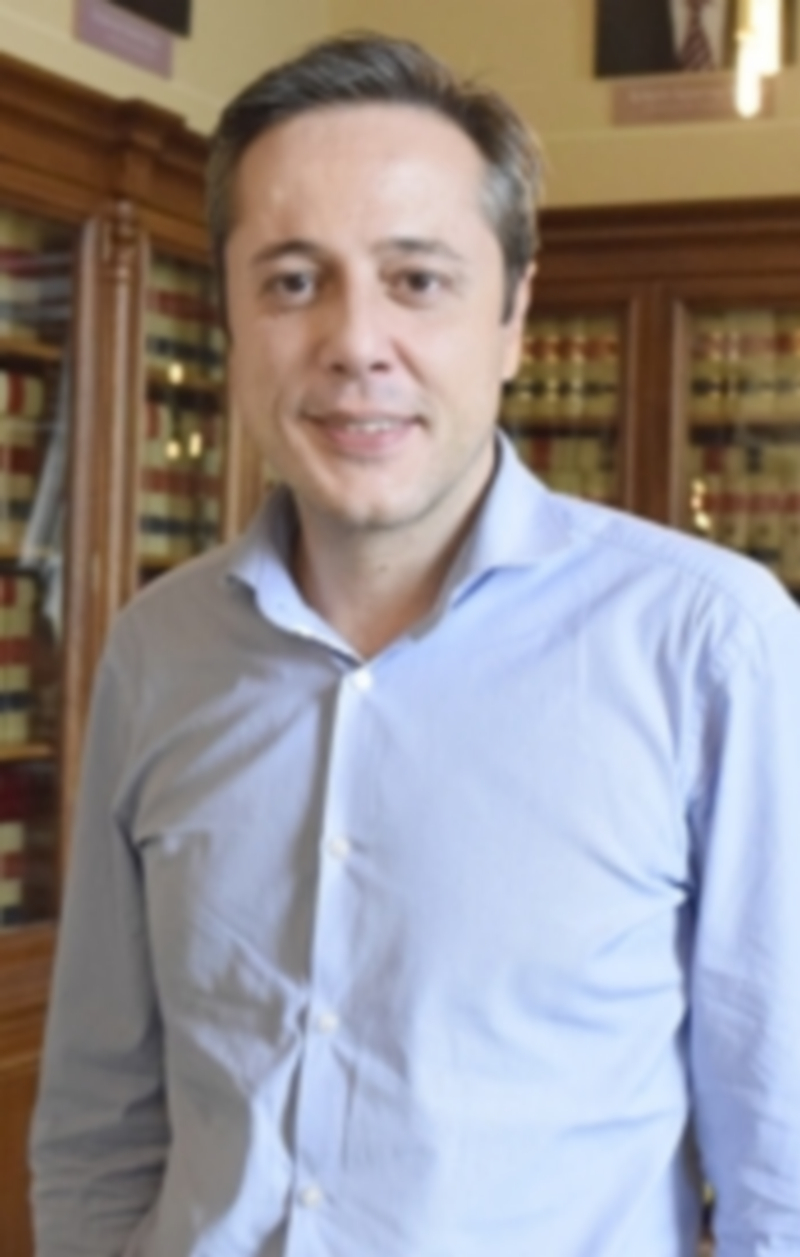 El concejal del Ayuntamiento de Segovia José Bayón formalizó ayer su candidatura a las primarias del PSOE. / M. HERRERO