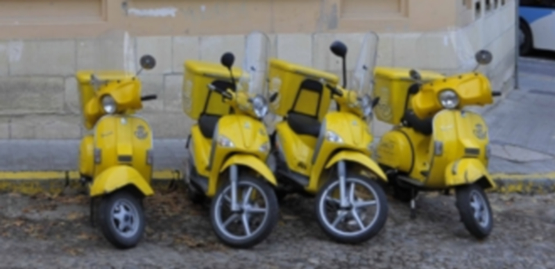 El parque móvil de Correos en Segovia se verá reforzado con siete motocicletas similares a las ya utilizadas. /Kamarero