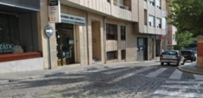 Trazo de la calle Morillo señalizado para el inicio de las obras. / Fran Muñoz