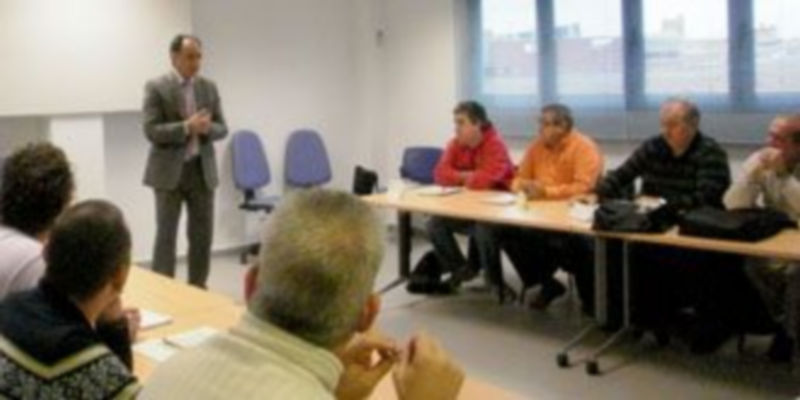 Uno de las clases ofrecidas por Factor E a los nuevos trabajadores del servicio de limpieza. / El Adelantado