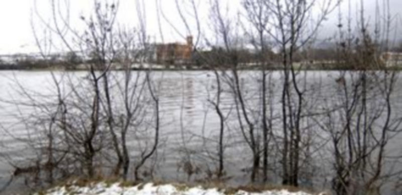 El agua embalsada en el Pontón Alto ha alcanzado ya el límite de su volumen. / Alberto Benavente