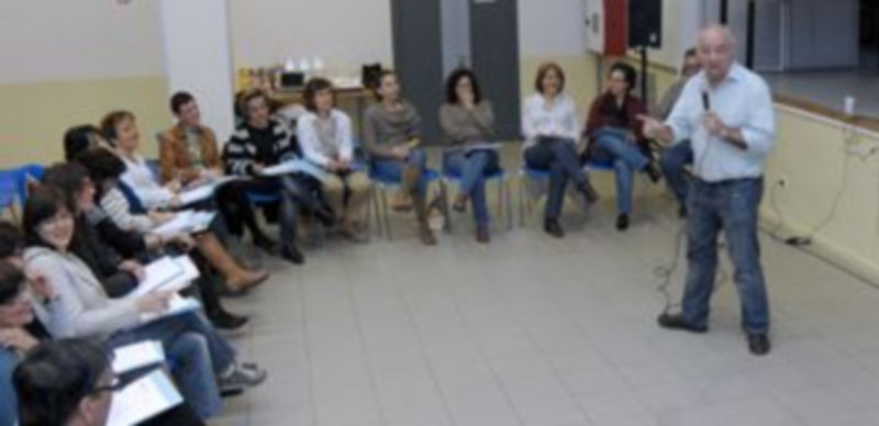 El taller despertó el interés de los directivos de asociaciones de madres y padres de alumnos. / Alberto Benavente