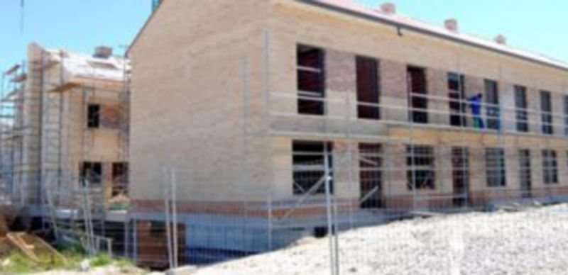 Imagen de archivo de un grupo de viviendas en la proximidad de la carretera de La Granja. / Alberto Benavente.