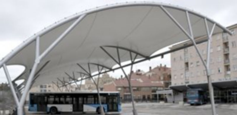 Arahuetes insistió en que la Estación de Autobuses tendrá marquesina./ j. Martín