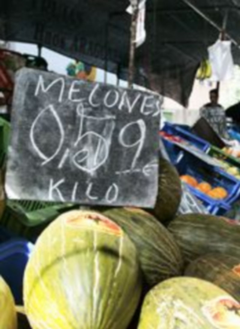 Precios bien mirados 1 El mercado al aire libre de los sábados presentaba ayer este aspecto