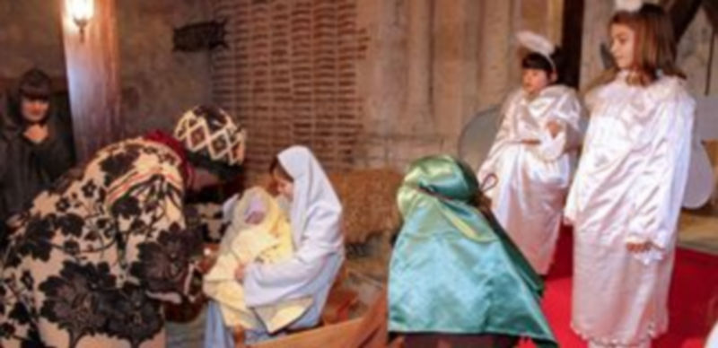 Los Reyes Magos de Oriente acudieron a los belenes vivientes que organizaron los diferentes barrios. / Gabriel Gómez
