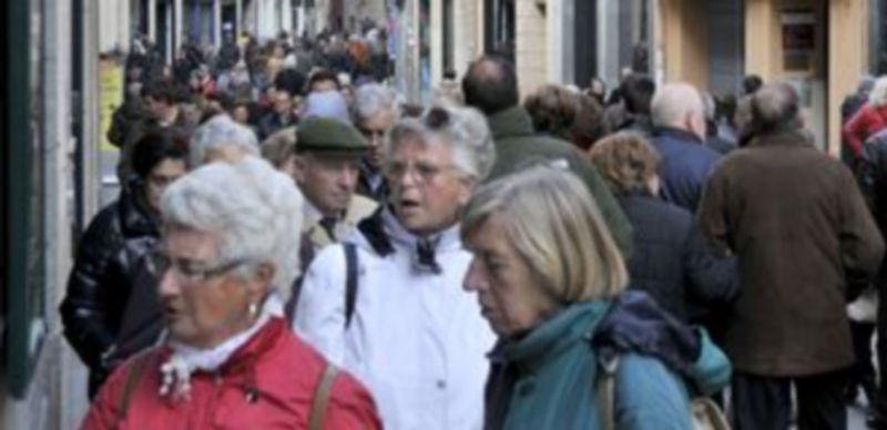 La calle Real es uno de los puntos más frecuentados por los turistas. / Juan Martín.