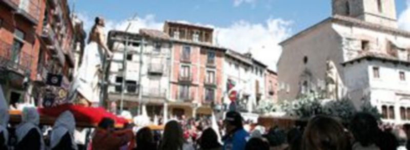 Momento del encuentro entre ambas imágenes en la Plaza Mayor del municipio. / Gabriel Gómez