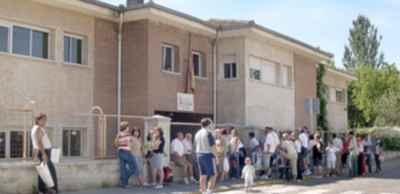 Puerta de entrada al edificio Gloria Fuertes del CEIP San José