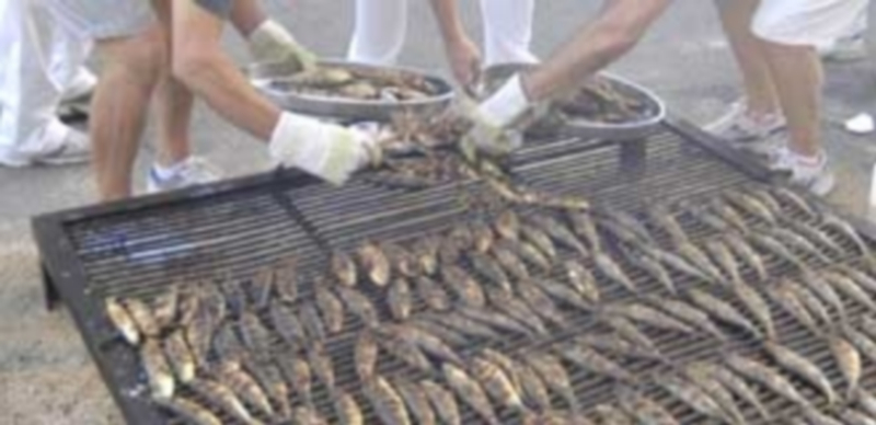 Ayer se celebró la sardinada en la Residencia Mixta. / Elena Peña