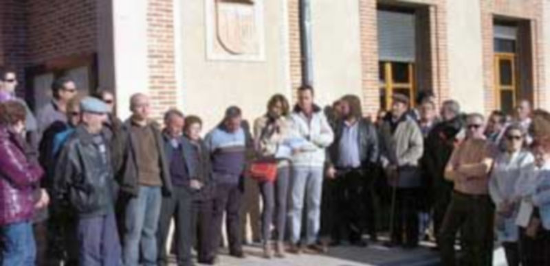 En Abades se dieron cita más de 300 personas en la concentración./G.H.